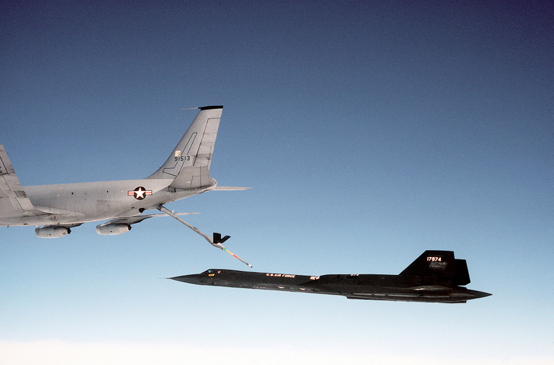 Illustration for article titled Cuando su avión SR-71 Blackbird se desintegró a Mach 3, este piloto sobrevivió a una caída libre desde el espacio